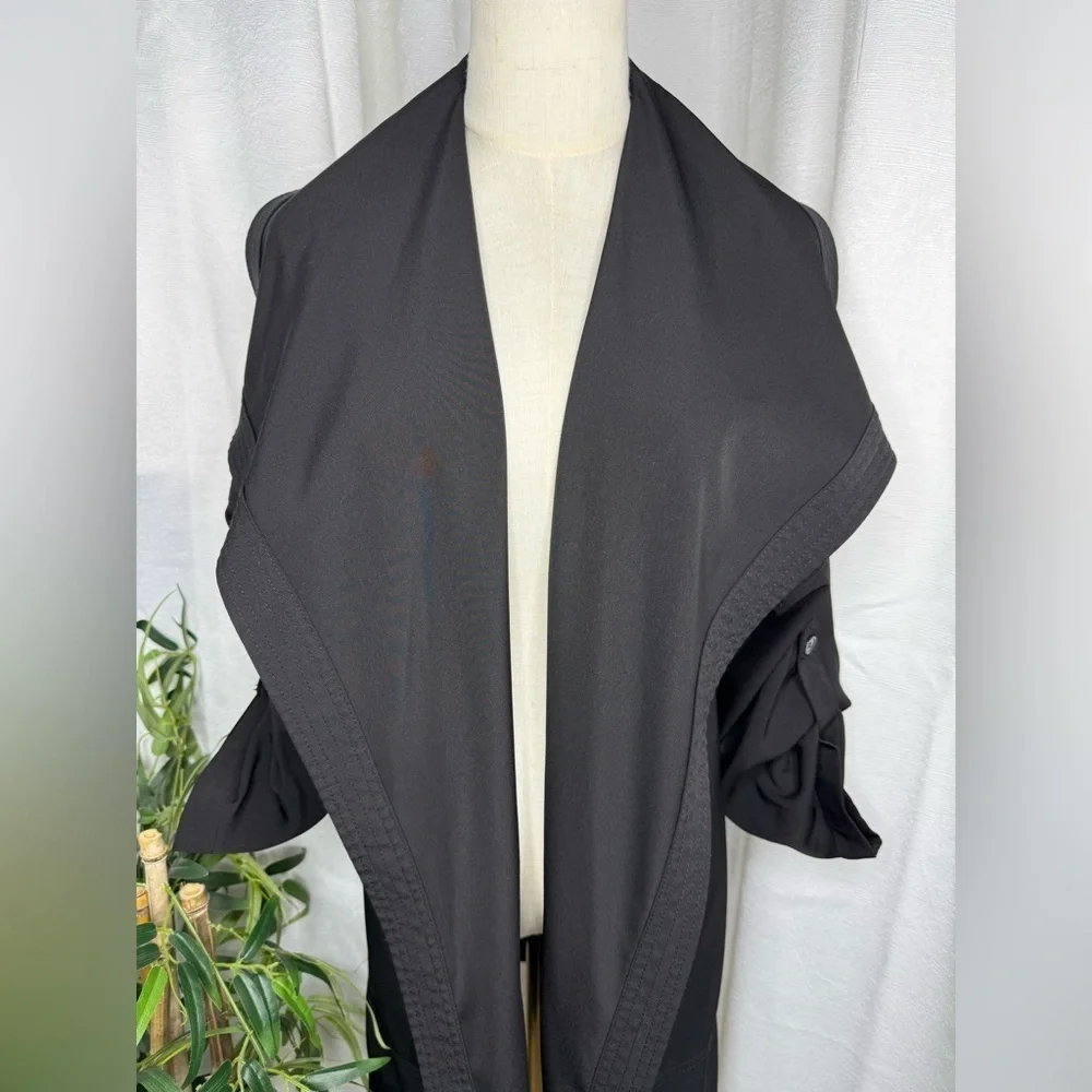 Max Studio color black